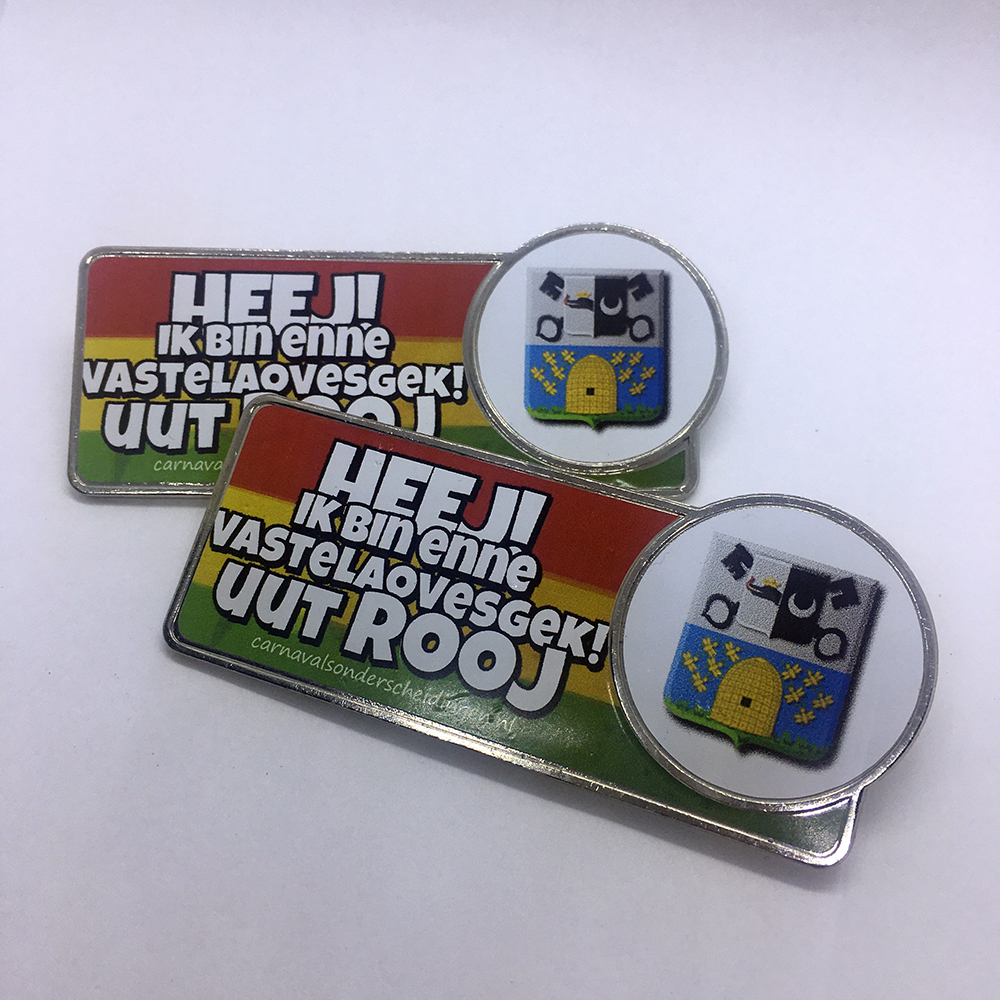 Pin metaal met sticker "Vastelaovesgek uut Rooj"