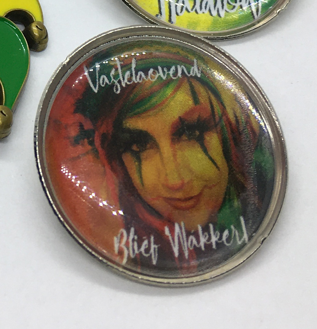 Speldpin 25mm Vasteloavend blief wakker met domingsticker